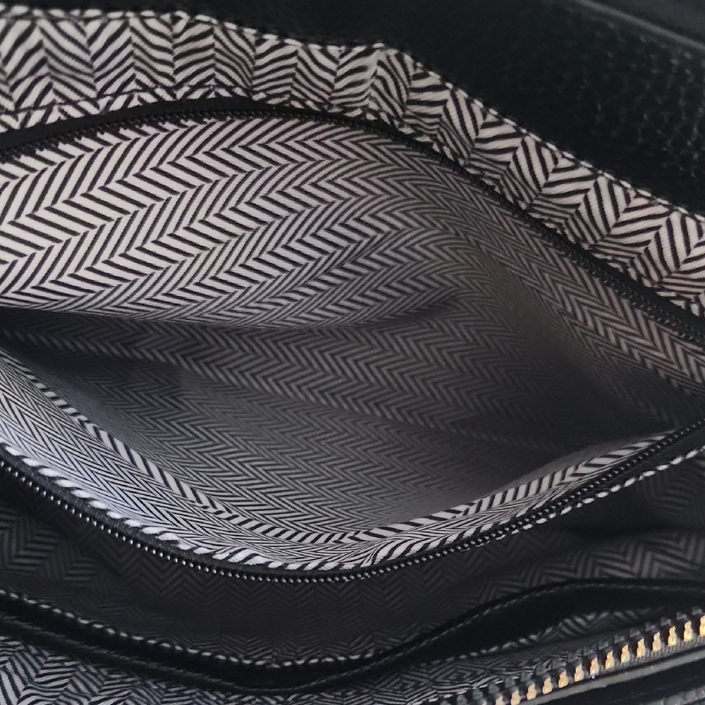 Elegant Black and White Vegan Leather Bag - Picture 8 of 10